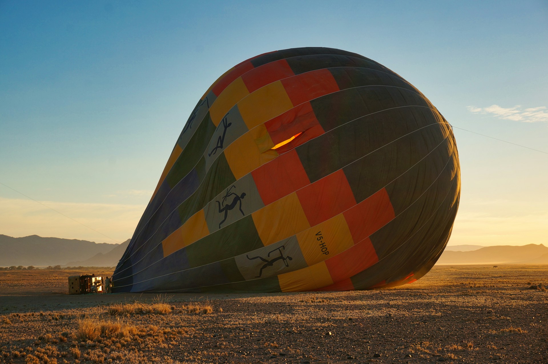 Sossusvlei Hot Air Balloon ean-robertson-FHMTJLJfMBg-unsplash